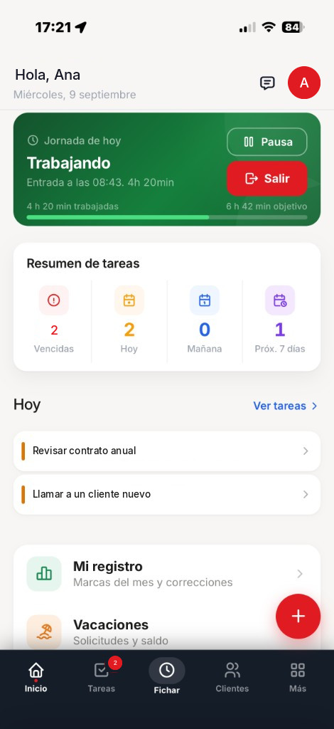 Inicio de DAKOKU en el móvil: jornada en curso con pausa y salida