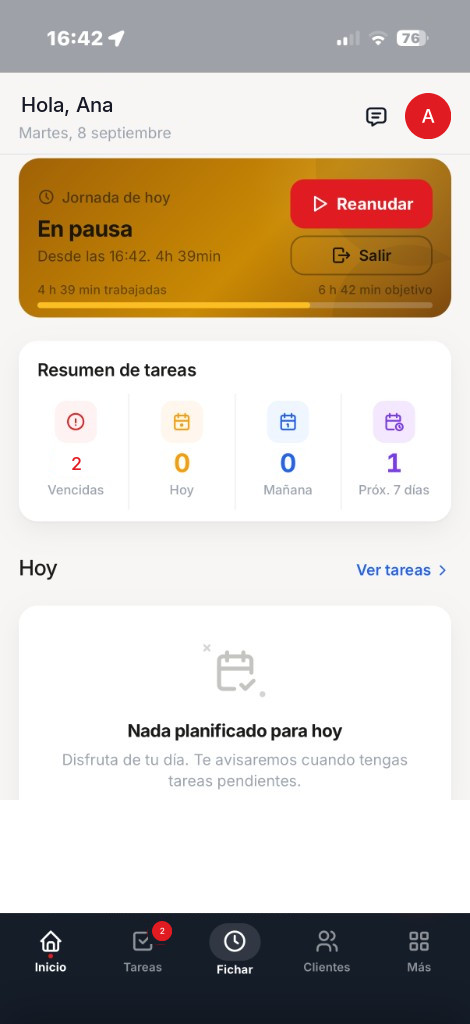 Inicio de DAKOKU en el móvil: jornada en pausa con reanudar y salida